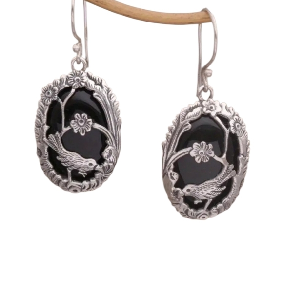 Elegant Silver and Black Bird Motif Earrings New - Picture 1 of 4